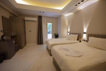 Deluxe Double or Twin Room with City View21