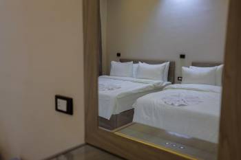 Deluxe Queen Room with Two Queen Beds9