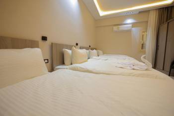 Superior Quadruple Room14